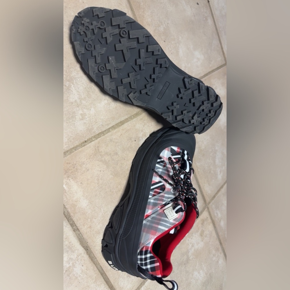 Burberry Black and Red Men's Shoes